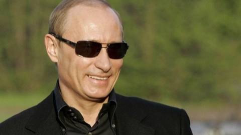 Больше половины россиян считают Владимира Путина незаменимым президентом — опрос