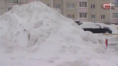 Чиновники администрации Сургута начали аудит дворов: проверяют качество уборки снега