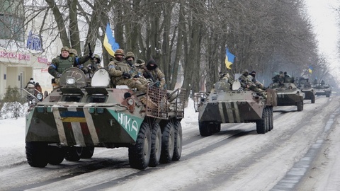 Украина готова ввести военное положение, но боится лишиться иностранных кредитов, в которых остро нуждается 