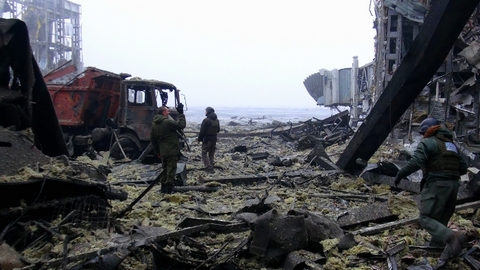 Остались лишь руины! Украинские военные признали сдачу аэропорта Донецка ополченцам