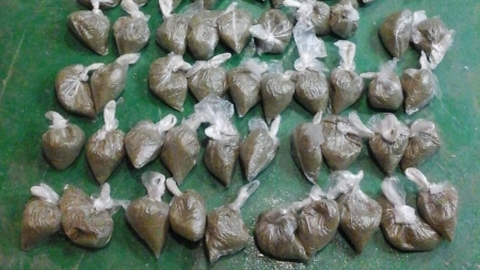 Наркоторговец в Сургуте организовал «магазин» в подвале дома и хранил там 100 пакетов марихуаны