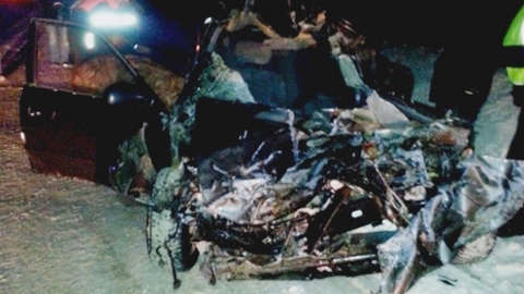 В Сургутском районе Hyundai Accent с выключенными фарами на «встречке» столкнулся с грузовиком - водитель погиб