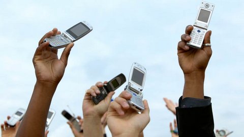 Услуги связи «внезапно» подорожали: мобильные операторы не предупредили клиентов о росте цен