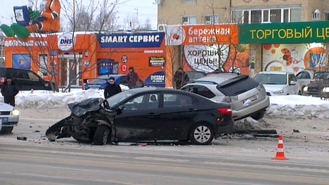 Серьезное ДТП произошло сегодня утром на проспекте Ленина. Пострадали три человека