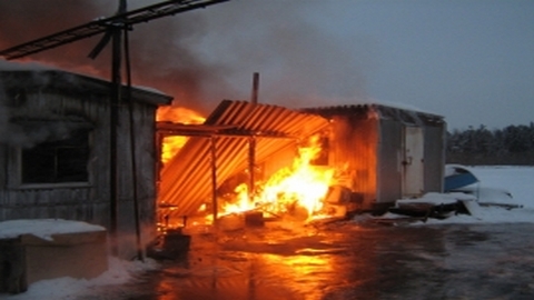 В Сургутском районе при возгорании вагончика пострадал человек