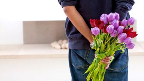 Дарите цветы заранее! К праздникам букеты могут подорожать на 40% - из-за курса рубля и санкций