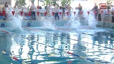 Окружной чемпионат по плаванию прошел в Сургуте. Местные спортсмены взяли золото