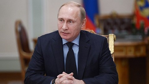 Путин поручил правительству к апрелю рассмотреть вопрос о создании сети госаптек