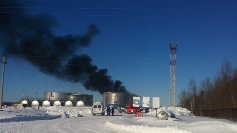 Пожар на базе ГСМ в Нефтеюганске: резервуар загорелся во время сварочных работ