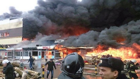 Число жертв пожара в казанском торговом центре достигло 4 человек