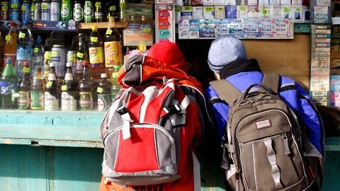 Продать алкоголь несовершеннолетним в сургутских магазинах могут не только продавцы, но и грузчики