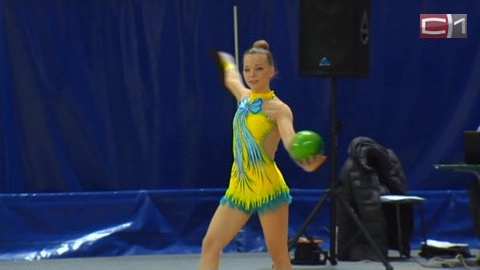 Сургутские гимнастки не боятся конкуренции. Городской турнир стал для них разминкой перед более серьезными соревнованиями