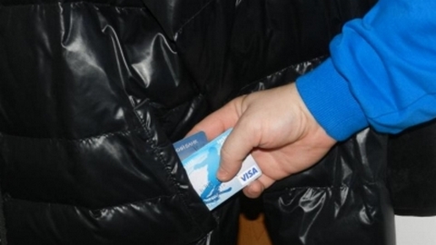 Житель Алтайского края украл с банковской карты нефтеюганца 7,5 тысяч рублей