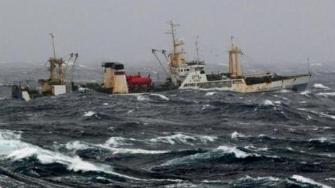 54 погибших и 15 без вести пропавших. В Охотском море затонул траулер «Дальний Восток»
