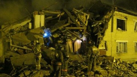 На Урале взорвался дом. Два человека оказались под завалами