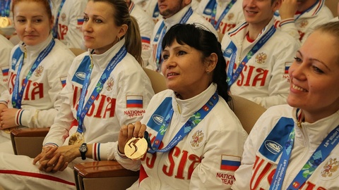 Российские сурдлимпийцы получили награды из рук министра спорта РФ — за мировой рекорд по медалям