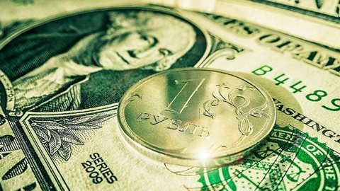 Курс доллара начал расти во время прямой линии Владимира Путина — почти 50 рублей