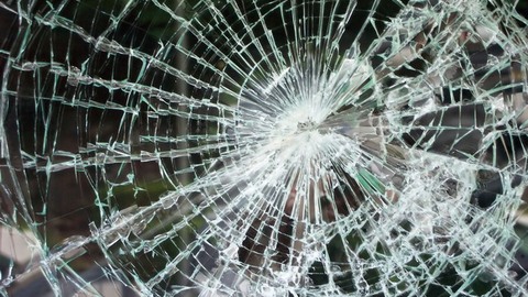 Смертельное ДТП в Югре: автомобиль «Киа» съехал в кювет и врезался в забор