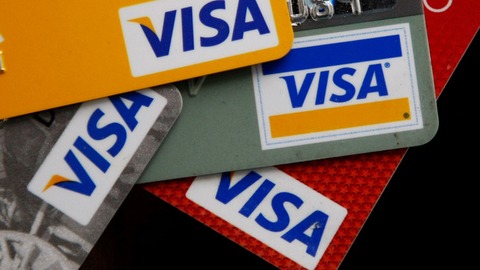 Российским банкам, попавшим под западные санкции, не разрешают выпускать карты  Visa и MasterCard