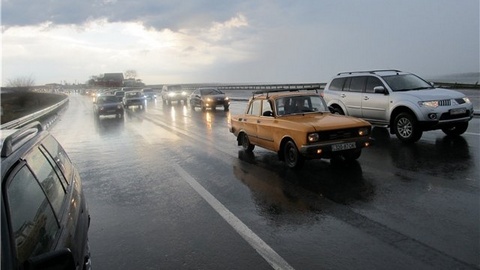 Осторожно! ГИБДД Югры призывает водителей быть внимательными на дорогах в дождь