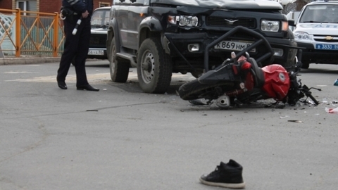 Мотоцикл и «Патриот» столкнулись в Югре — байкер госпитализирован, его друг погиб. ФОТО