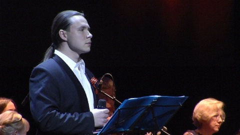 Поздравить сургутян с праздником из Германии приезжал Станислав Сергеев - солист международной оперной студии