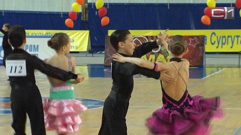 «Вальс Победы». Танцоры Сургута обошли спортсменов из Югры и УрФО на открытом городском первенстве