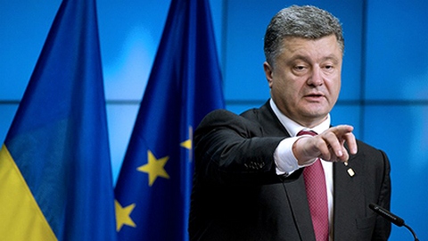 «Преступное прошлое». Порошенко подписал законы о декоммунизации Украины