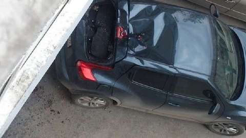 Житель Тюмени уцелел после падения с 9 этажа: спас мужчину припаркованный у дома автомобиль