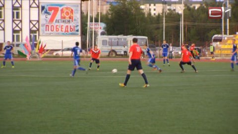 Футболисты Сургута одержали победу в домашнем матче. Игра не обошлась без курьезов