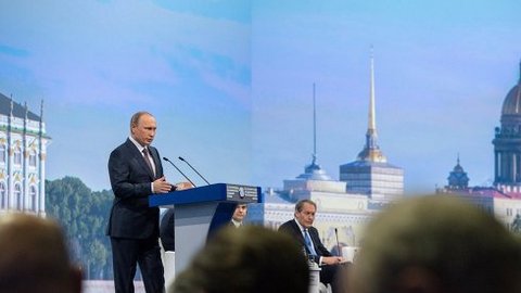 Владимир Путин рассказал журналистам о личной жизни и ночных разговорах с семьей