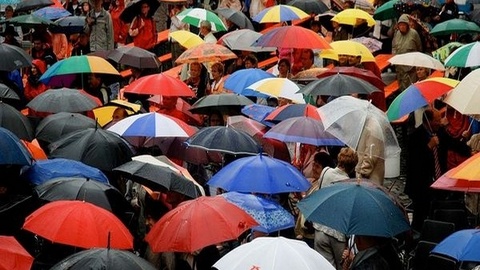 Не забудьте зонтик! Во вторник в Сургуте ожидается гроза и сильный ветер