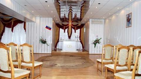 Жениться и разводиться в 2015 году россияне стали меньше