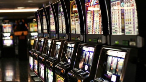 7 уголовных дел заведено в Югре на организаторов азартных игр. Изъято 166 игровых автоматов
