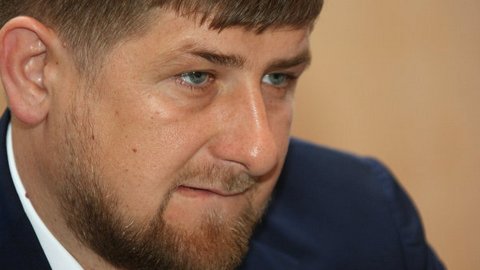 Кадыров пригрозил жене разводом за импортные продукты. Из-за этого ему «попало» от мамы