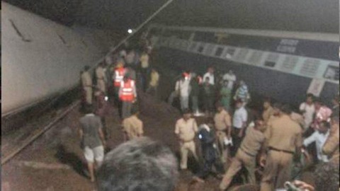 В Индии с рельсов сошли два поезда. Жертвами стали 32 человека, свыше 40 ранены