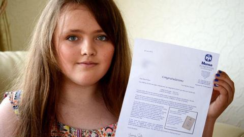 12-летний гений. Британская школьница опередила по уровню интеллекта Эйнштейна и Хокинга