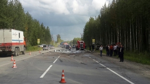На трассе «Сургут-Нижневартовск» грузовик протаранил технику с дорожными рабочими. Один человек погиб