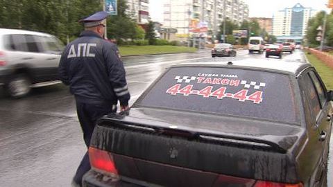 Массовая проверка таксистов началась в Сургуте после смертельной аварии на Югорском тракте
