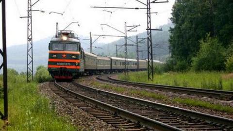 РЖД с октября отменяет популярный поезд, который курсирует из Екатеринбурга в ХМАО