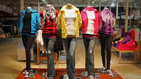 Вложились в джинсы. В ожидании инфляции россияне кинулись скупать импортную одежду