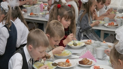 На завтрак и обед. В Югре выросли компенсации на школьное питание — до 126 рублей в день
