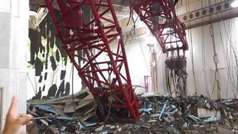 В Мекке на паломников, совершающих хадж, обрушился башенный кран – более 100 погибших. ВИДЕО