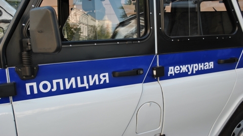 В Сургуте на Московской водитель без прав врезался в припаркованный Ford и скрылся