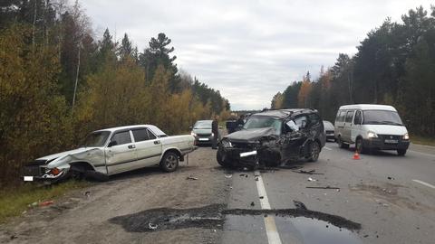 В Сургутском районе столкнулись 4 машины. Автоледи отвлеклась на ребенка и вылетела на «встречку». ФОТО