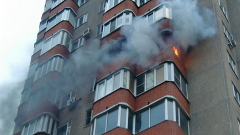 В Нижневартовске из горящей квартиры полицейские спасли троих детей