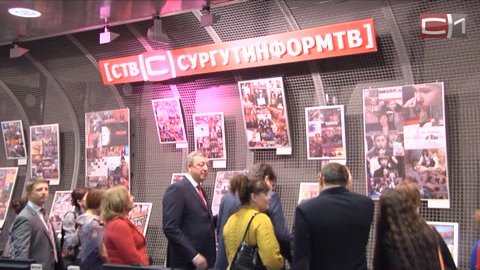 Кадры в кадре — и в музее. Телекомпания«СургутИнформ-ТВ» открыла выставку, посвященную своему 25-летию