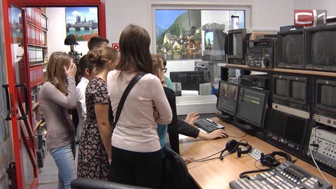 Стендап, шпигель и тайм-код. Сургутские школьники постигают азы тележурналистики на СТВ