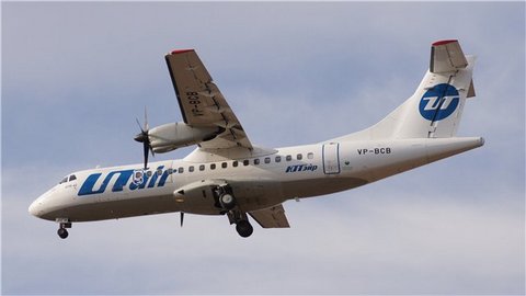 В Сургут вернулся самолет «ЮТэйр», у которого не убралось шасси. На борту АТР-72 было свыше 70 человек