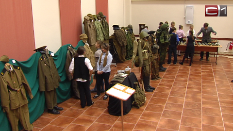 Уникальная выставка военной формы открылась в Сургуте: большинство экспонатов из коллекции школьника